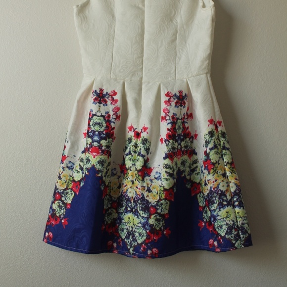 DRESS BUNDLE ✨ White Floral Dress - Picture 2 of 4